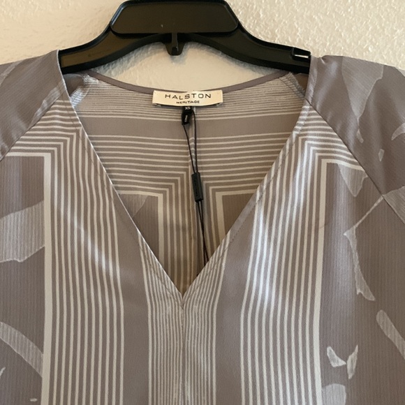 Halston Heritage Dk Grey& Lt Grey printed V- neck drop waist dress. Size XS. New - Picture 9 of 10